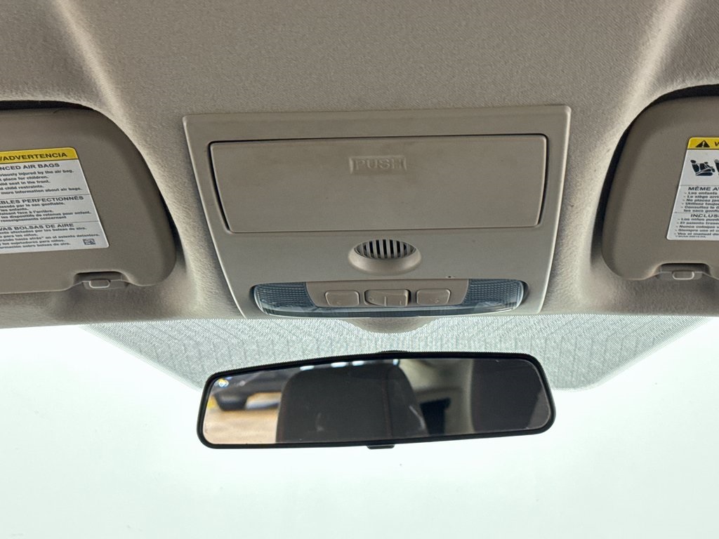Vehicle image 33 of 40
