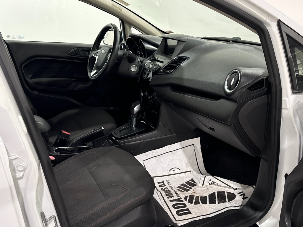 Vehicle image 16 of 40