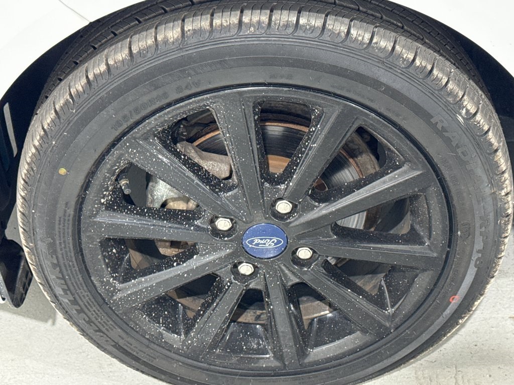 Vehicle image 8 of 40