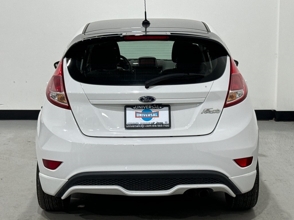 Vehicle image 4 of 40