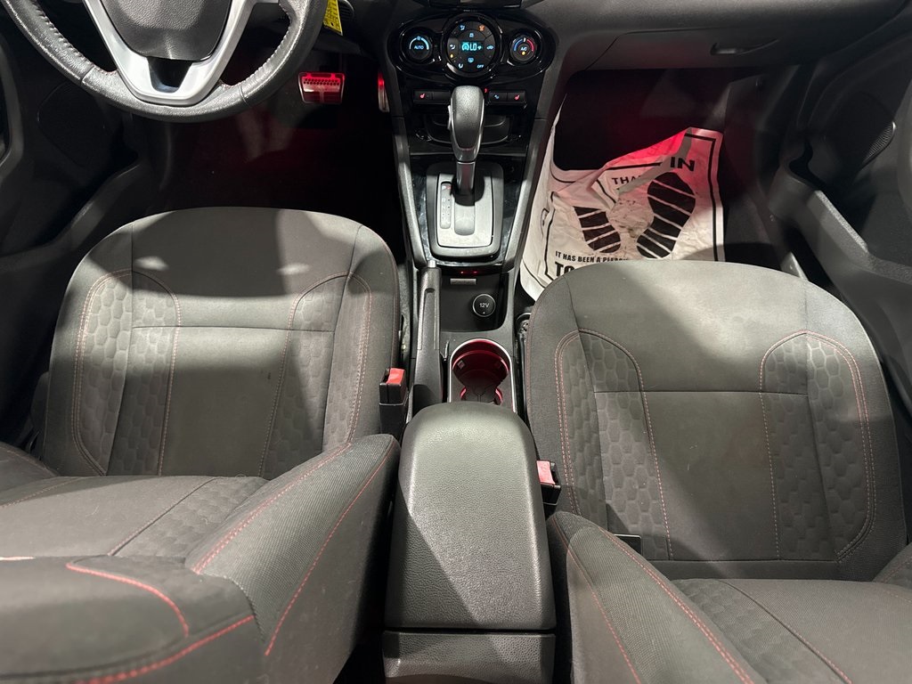 Vehicle image 25 of 40