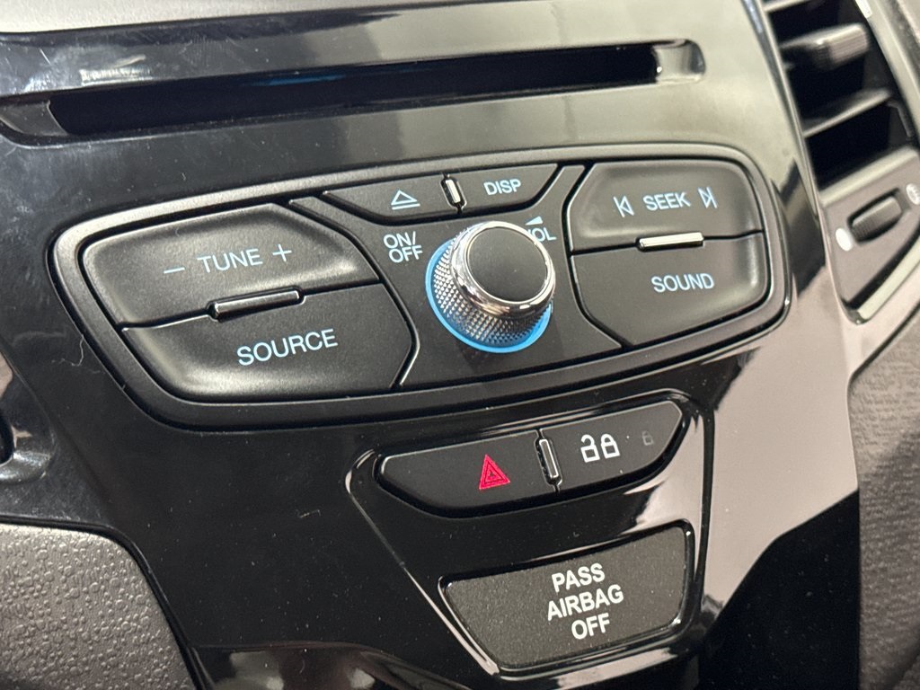 Vehicle image 28 of 40