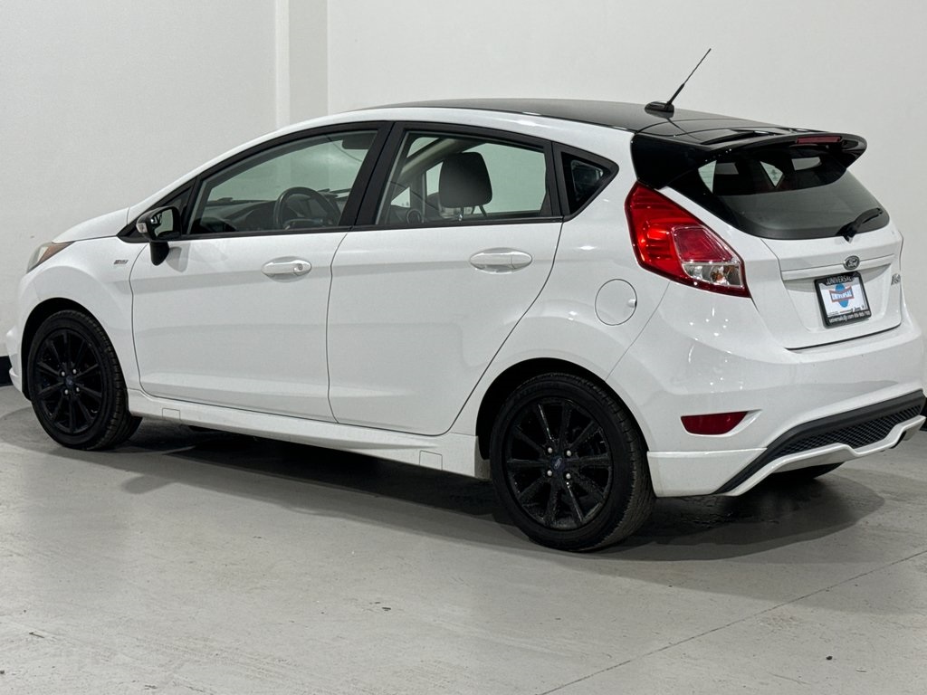 Vehicle image 5 of 40
