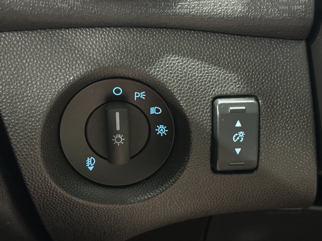 Vehicle image 37 of 40