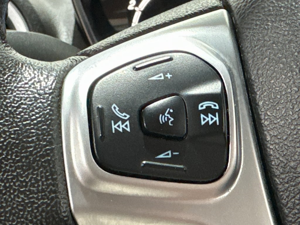 Vehicle image 38 of 40