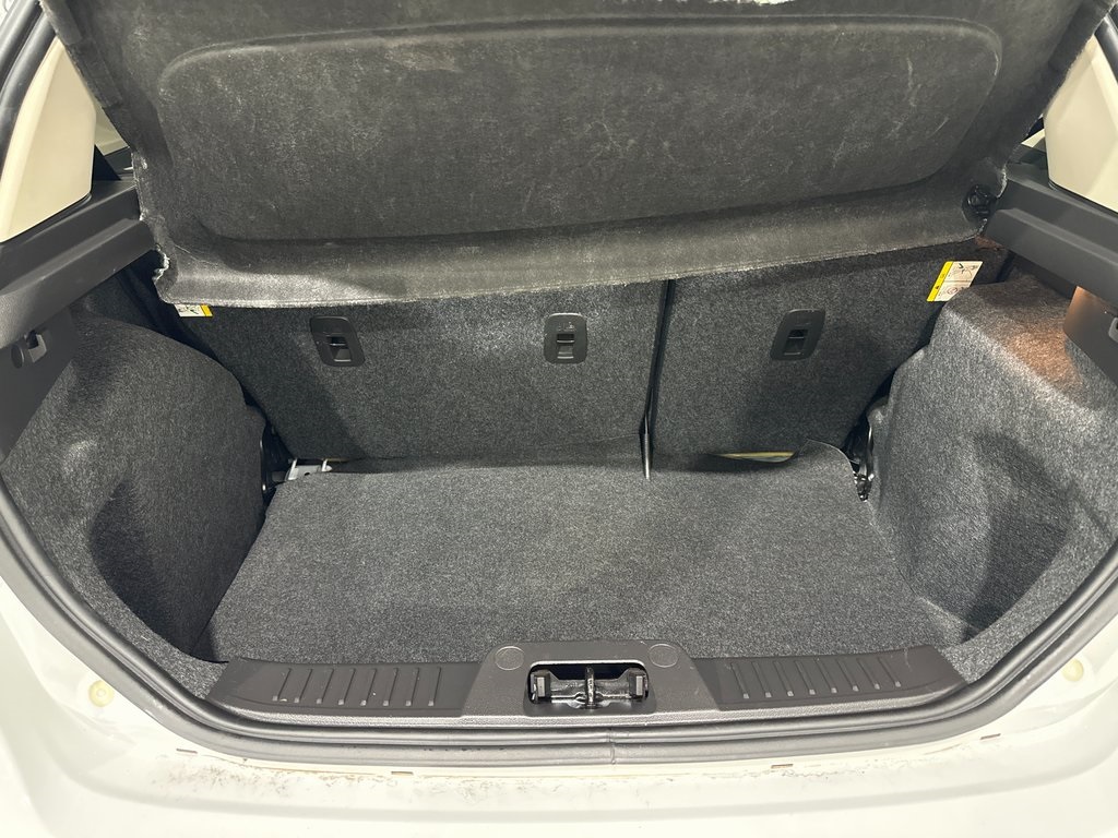Vehicle image 9 of 40