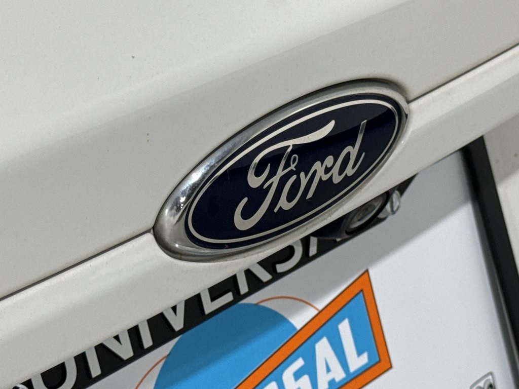 Vehicle image 32 of 40
