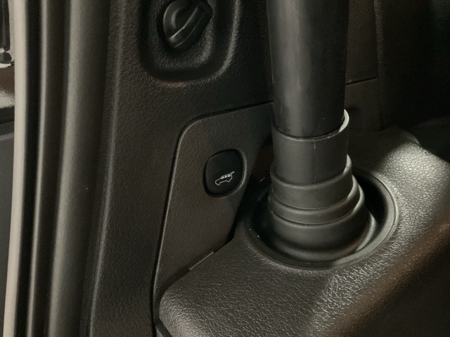 Vehicle image 35 of 37