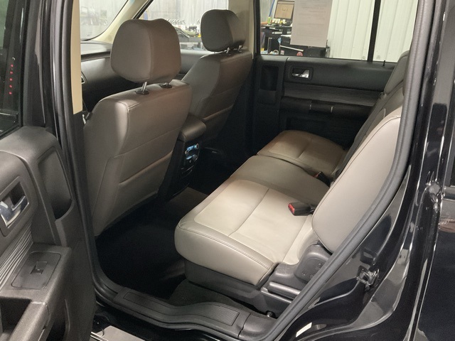 Vehicle image 26 of 37