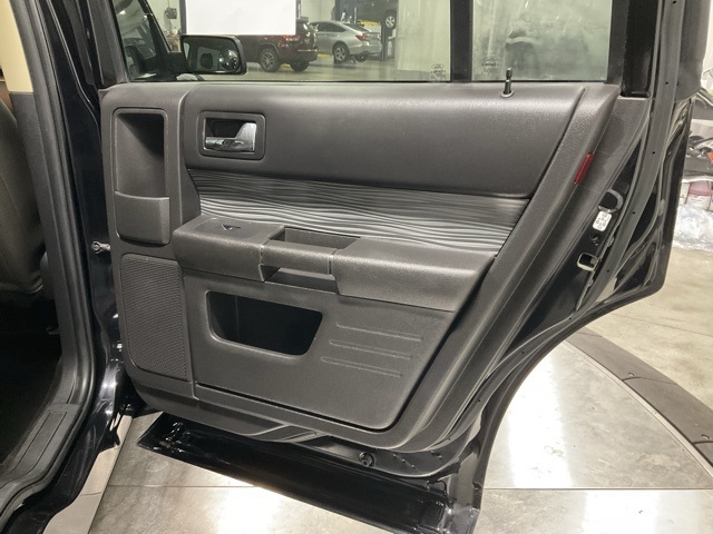 Vehicle image 34 of 37
