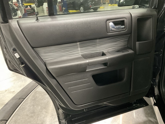 Vehicle image 31 of 37