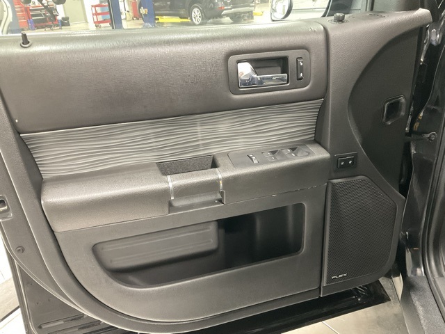 Vehicle image 32 of 37