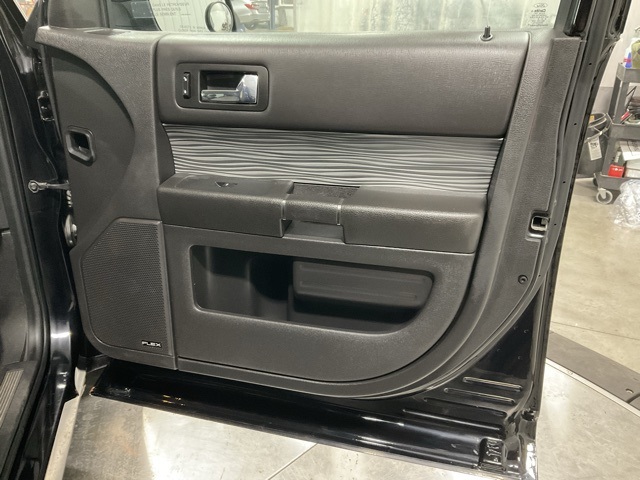 Vehicle image 33 of 37