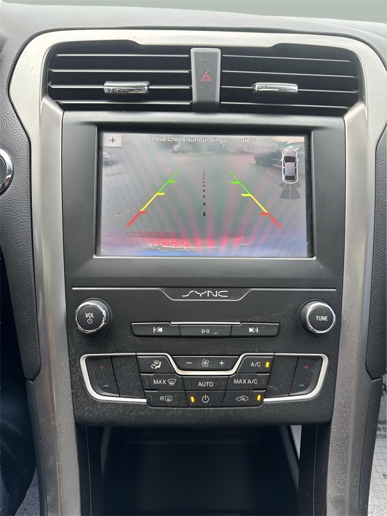 2019 Ford Fusion SE Image 25 of 32