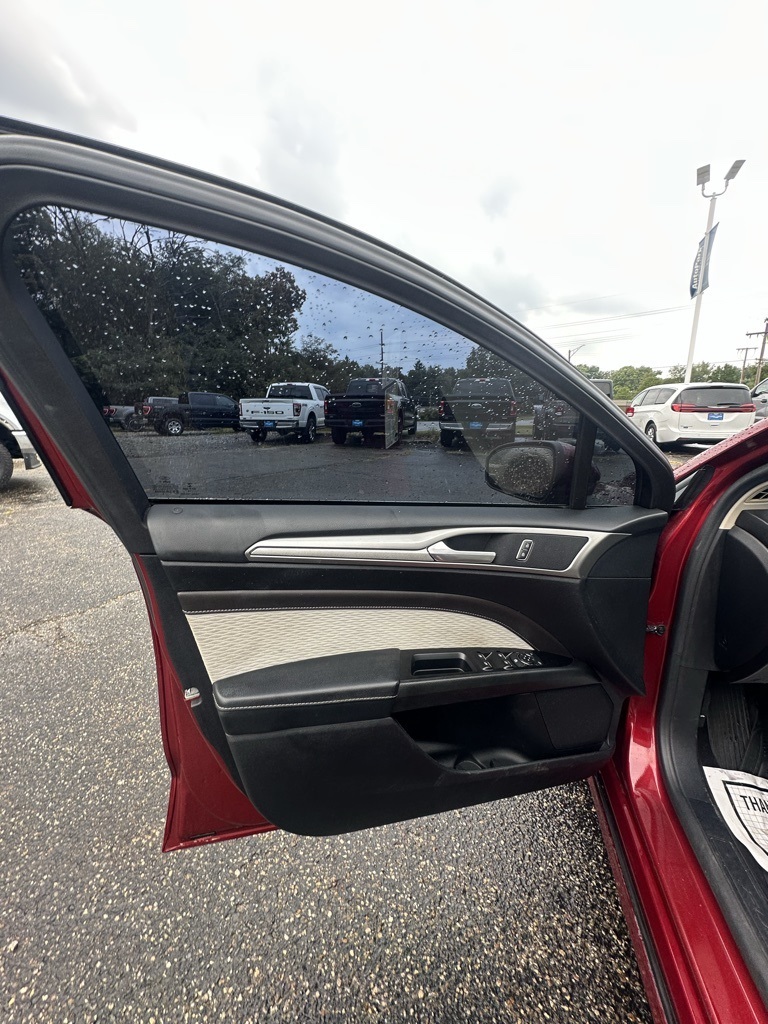 2019 Ford Fusion SE Image 16 of 32