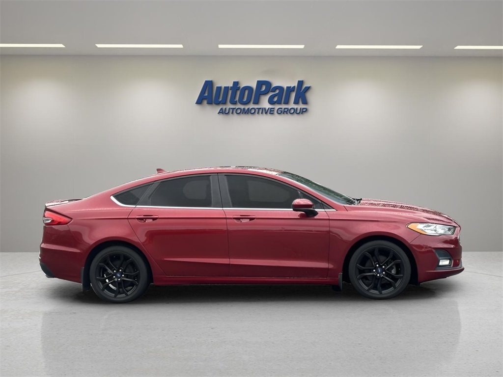 2019 Ford Fusion SE Image 4 of 32