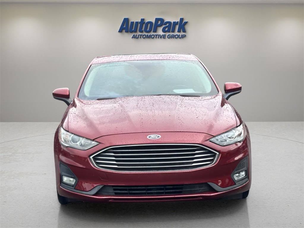 2019 Ford Fusion SE Image 2 of 32