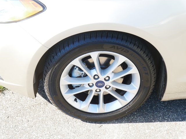 2019 Ford Fusion SE Image 9 of 36