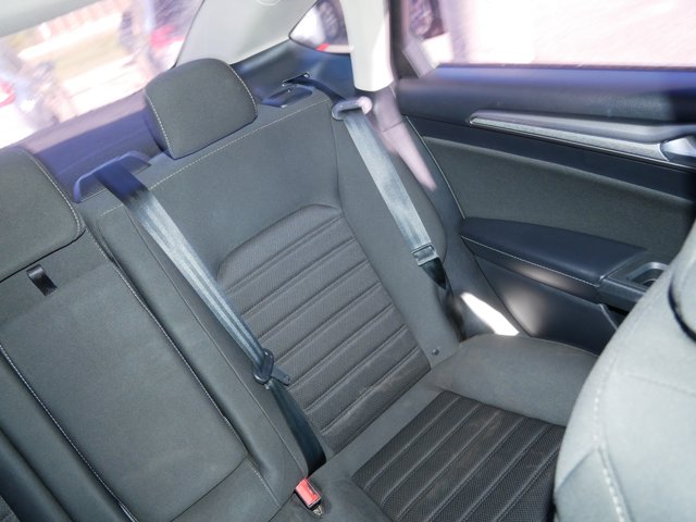 2019 Ford Fusion SE Image 11 of 36