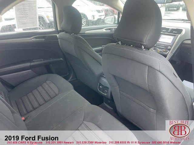 2019 Ford Fusion SE Image 9 of 15
