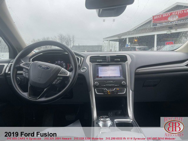 2019 Ford Fusion SE Image 10 of 15