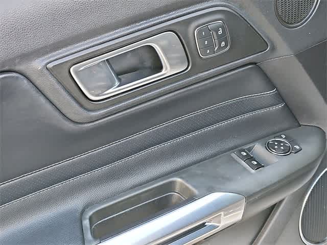 Vehicle image 32 of 38