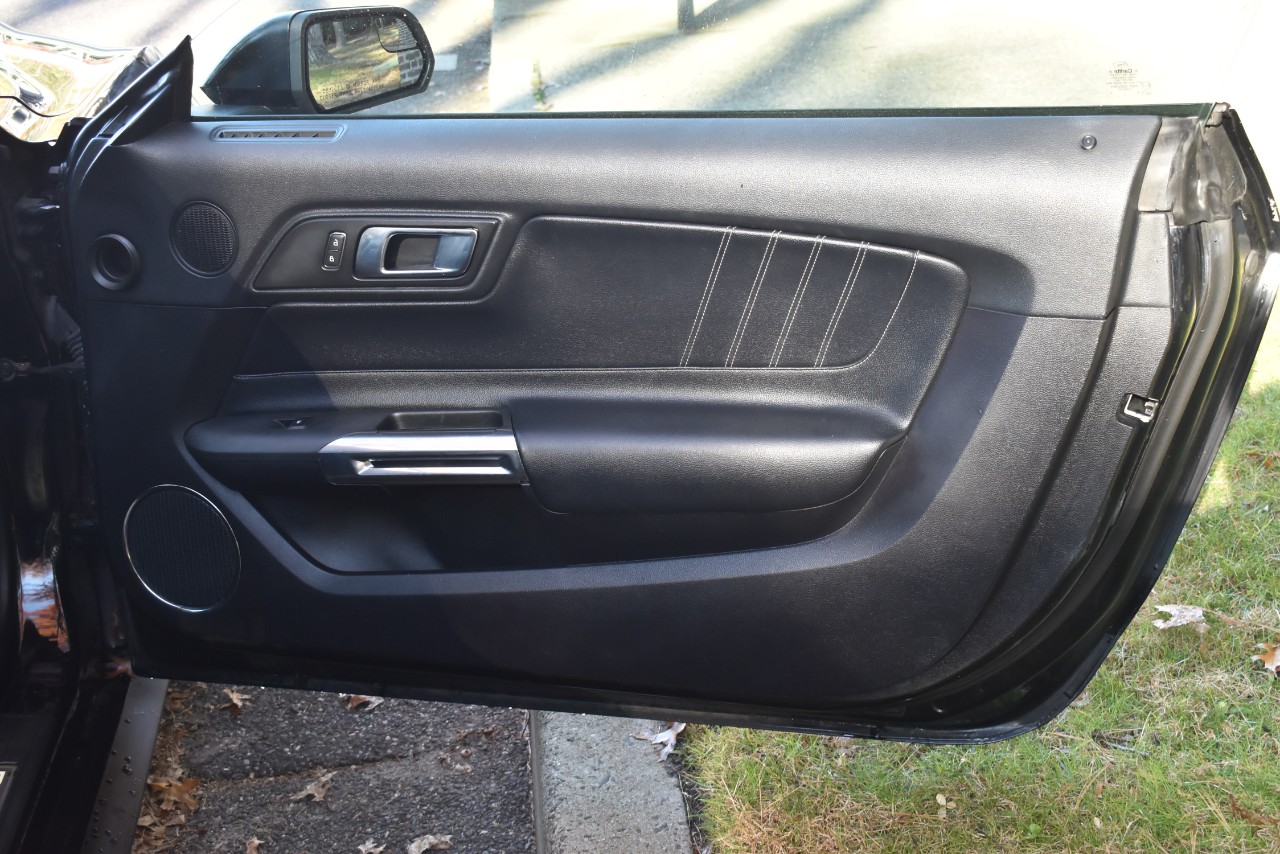 2019 Ford Mustang EcoBoost Premium Image 32 of 49