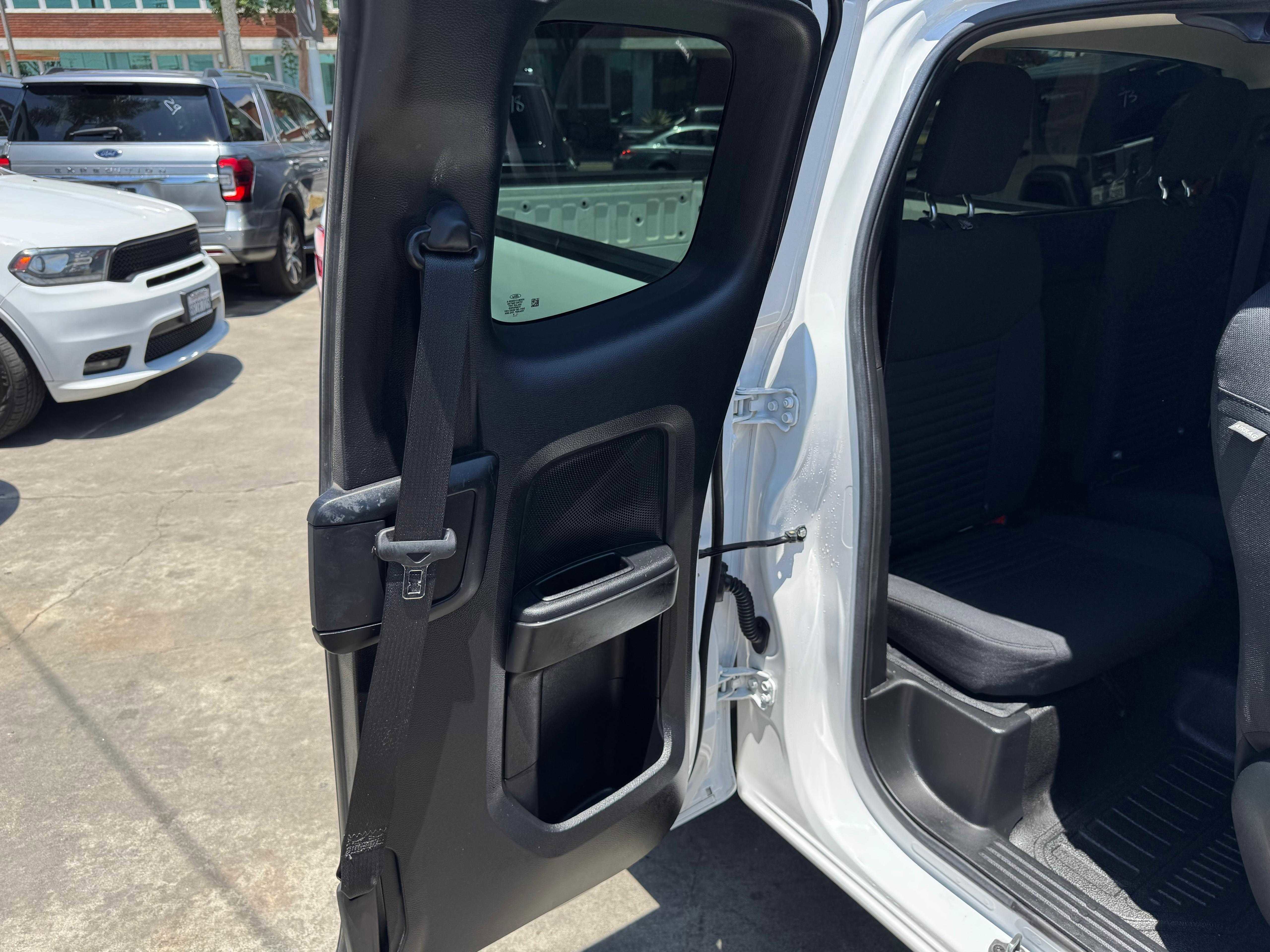 Vehicle image 61 of 67