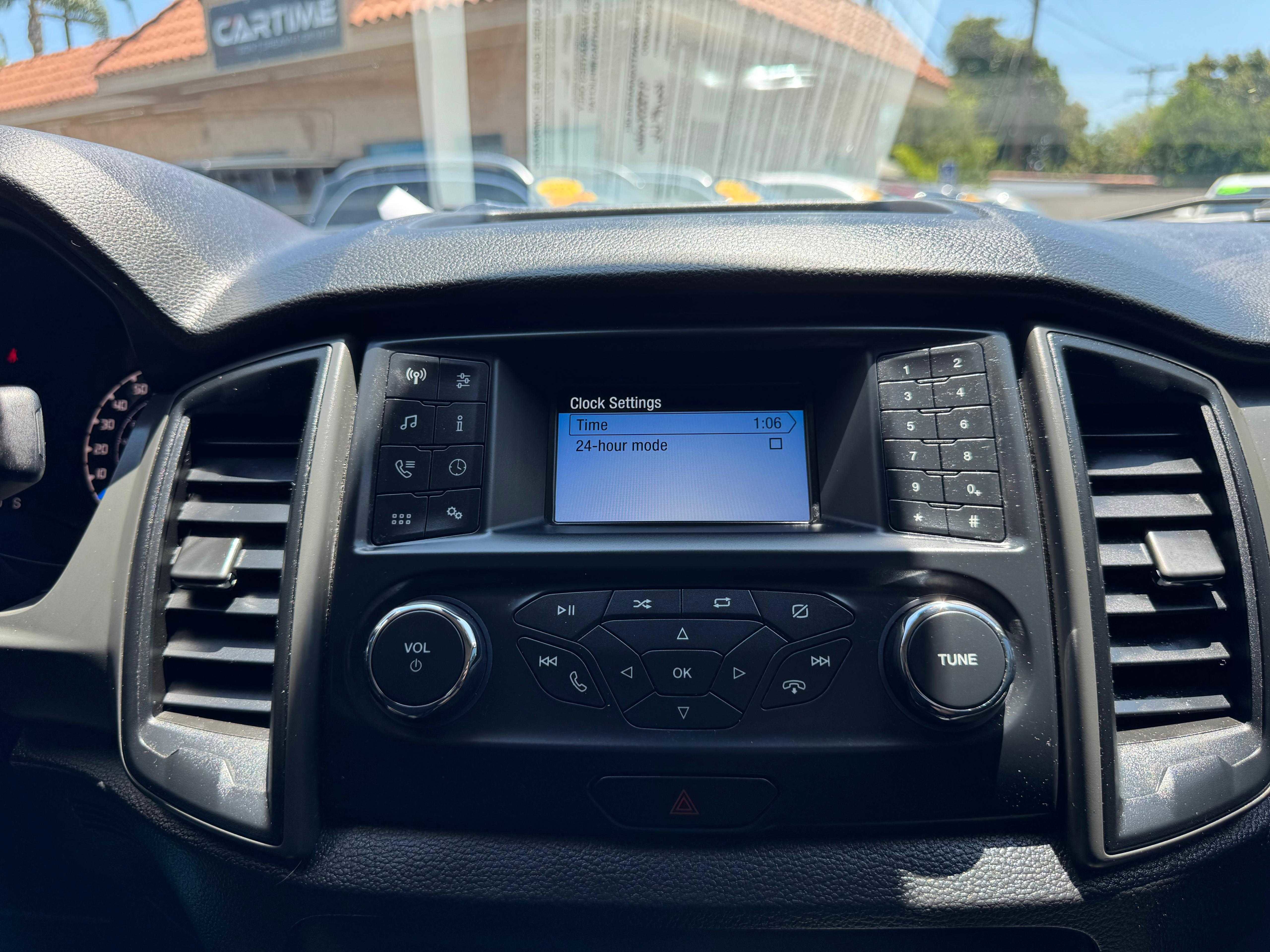 Vehicle image 40 of 67
