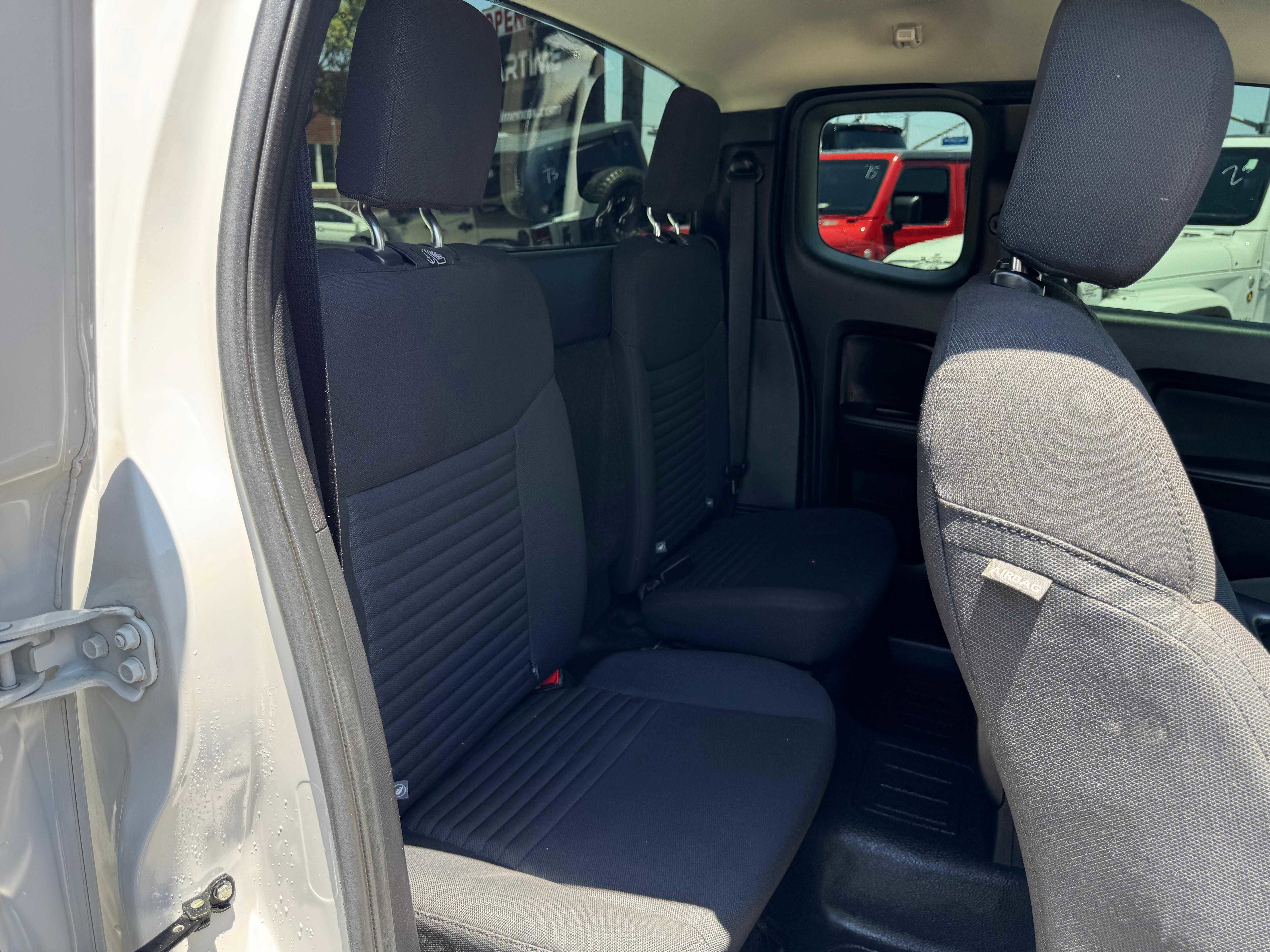 Vehicle image 21 of 67