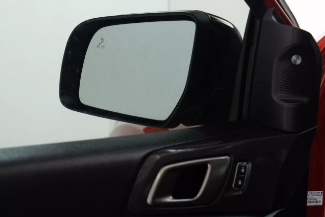 Vehicle image 17 of 77