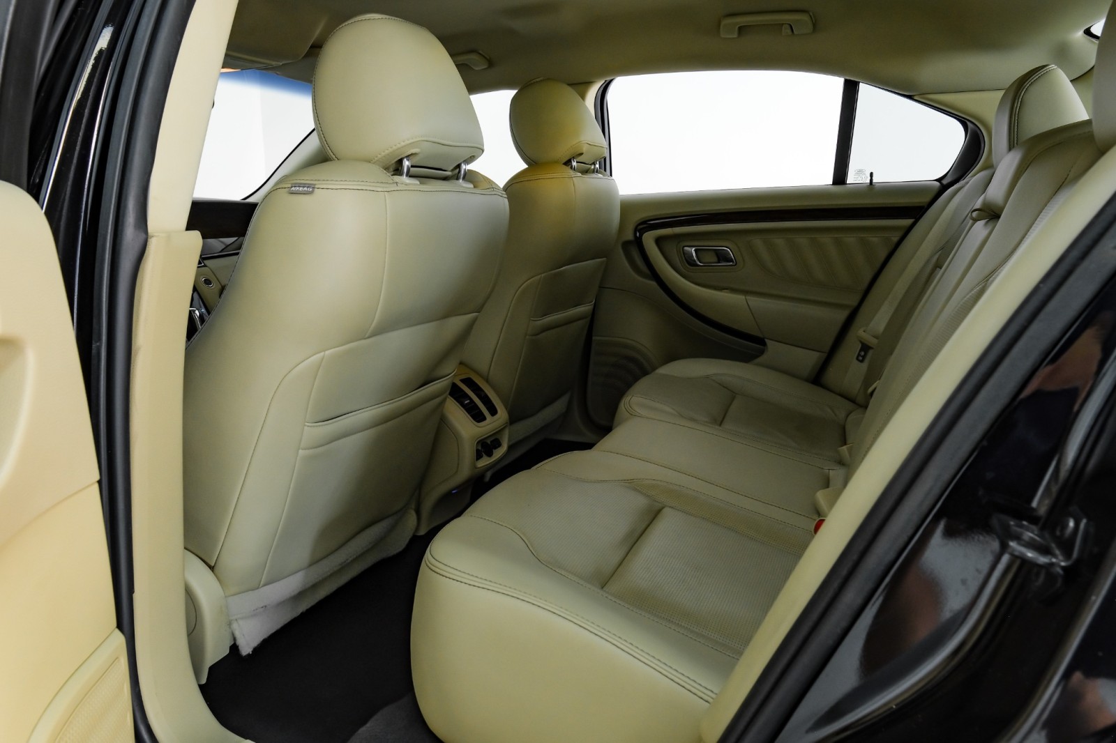 2019 Ford Taurus Limited Image 19 of 53