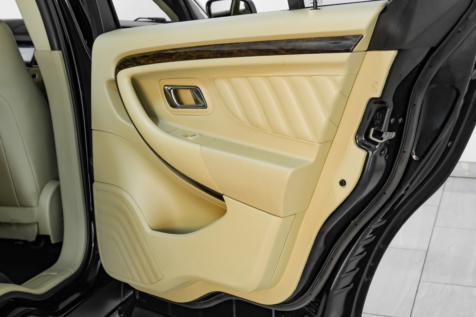 2019 Ford Taurus Limited Image 40 of 53