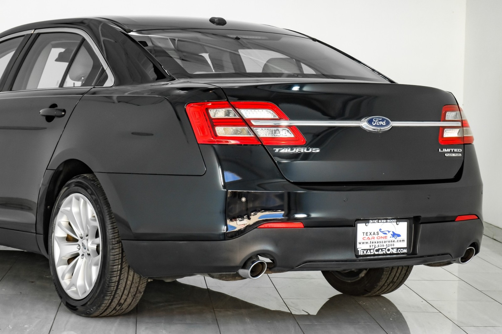 2019 Ford Taurus Limited Image 9 of 53