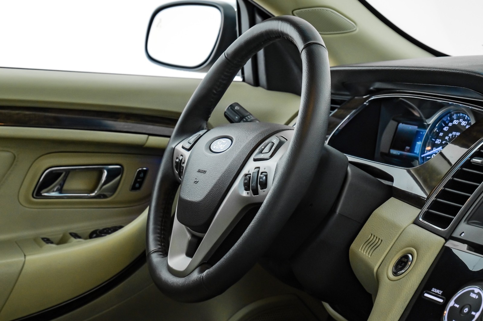 2019 Ford Taurus Limited Image 31 of 53