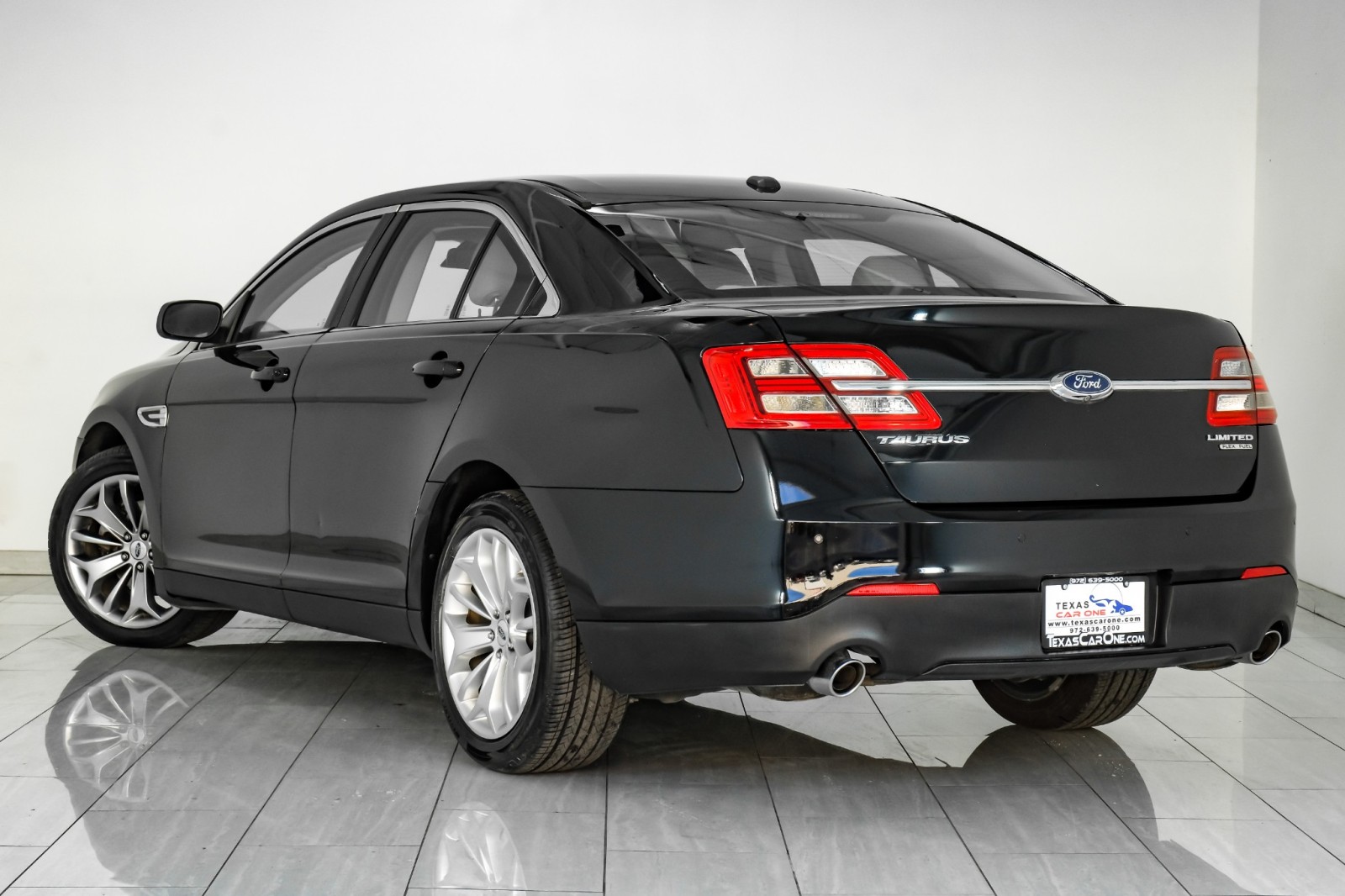 2019 Ford Taurus Limited Image 8 of 53