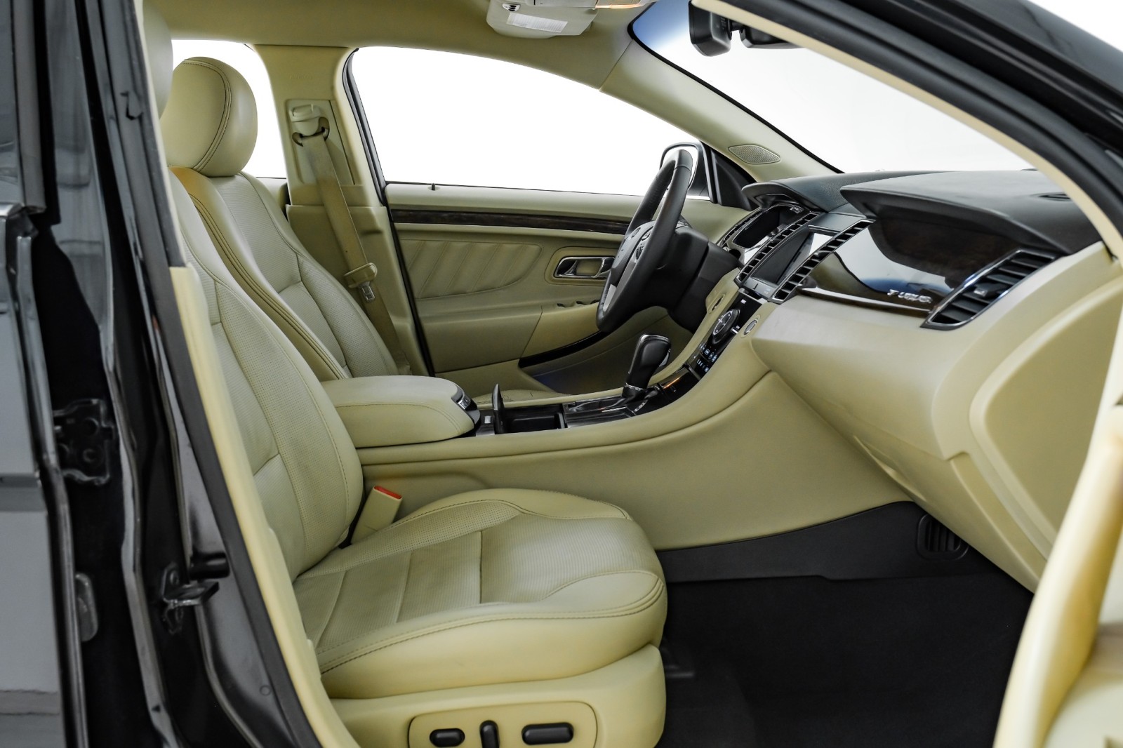 2019 Ford Taurus Limited Image 25 of 53