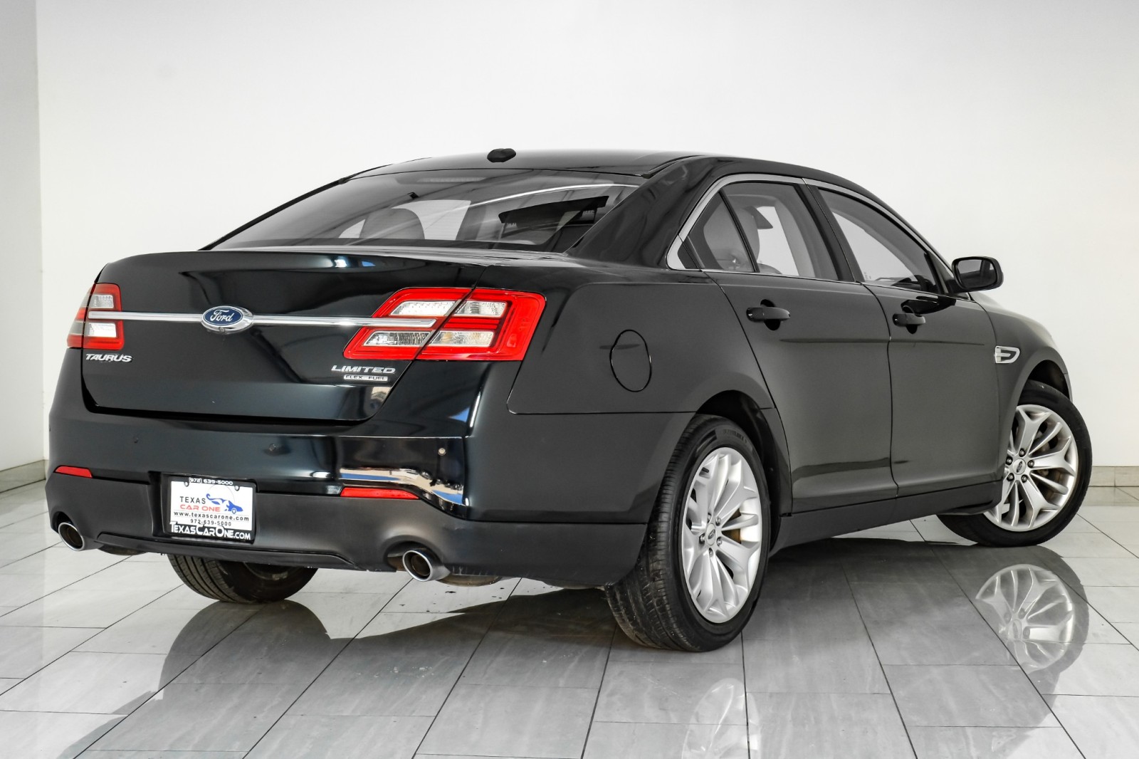 2019 Ford Taurus Limited Image 6 of 53