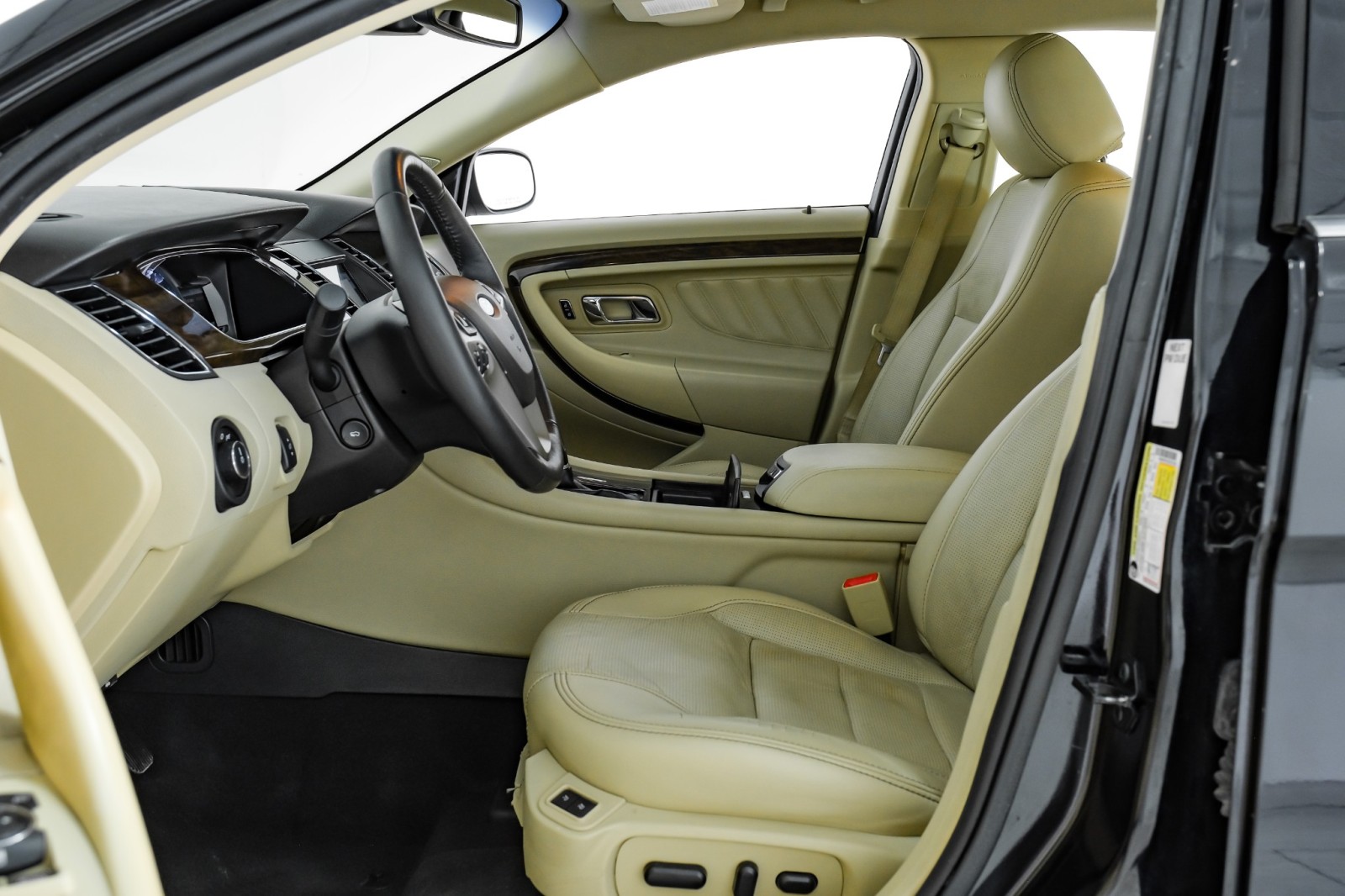 2019 Ford Taurus Limited Image 26 of 53