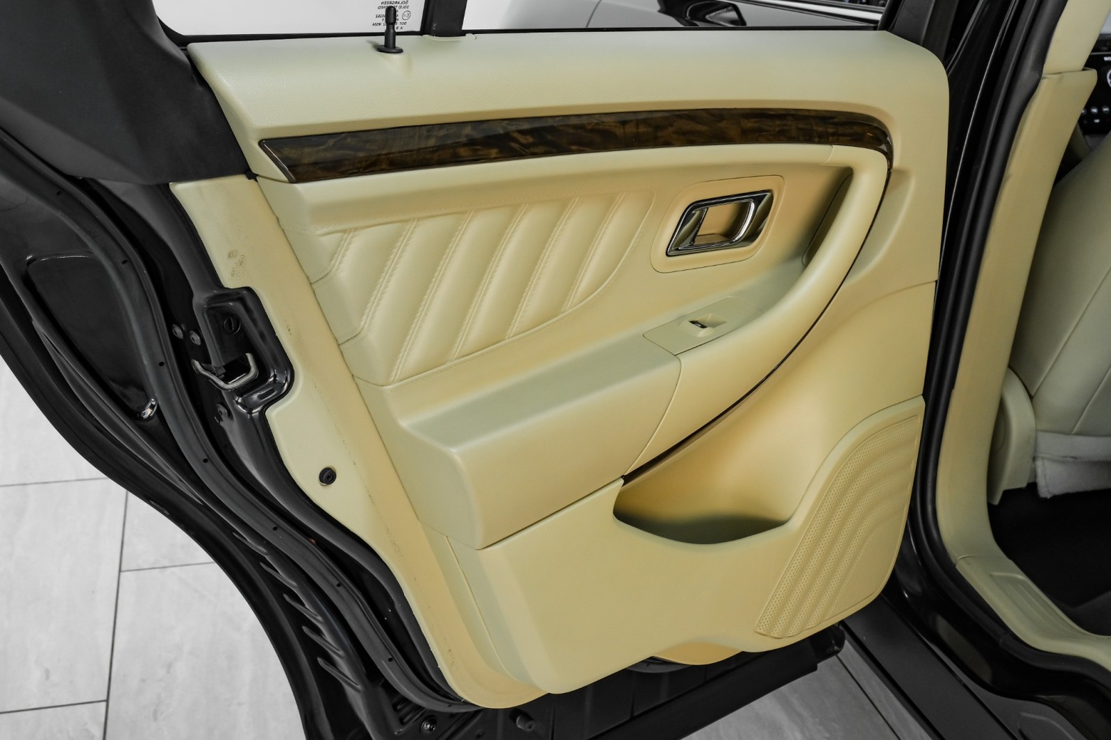 2019 Ford Taurus Limited Image 39 of 53