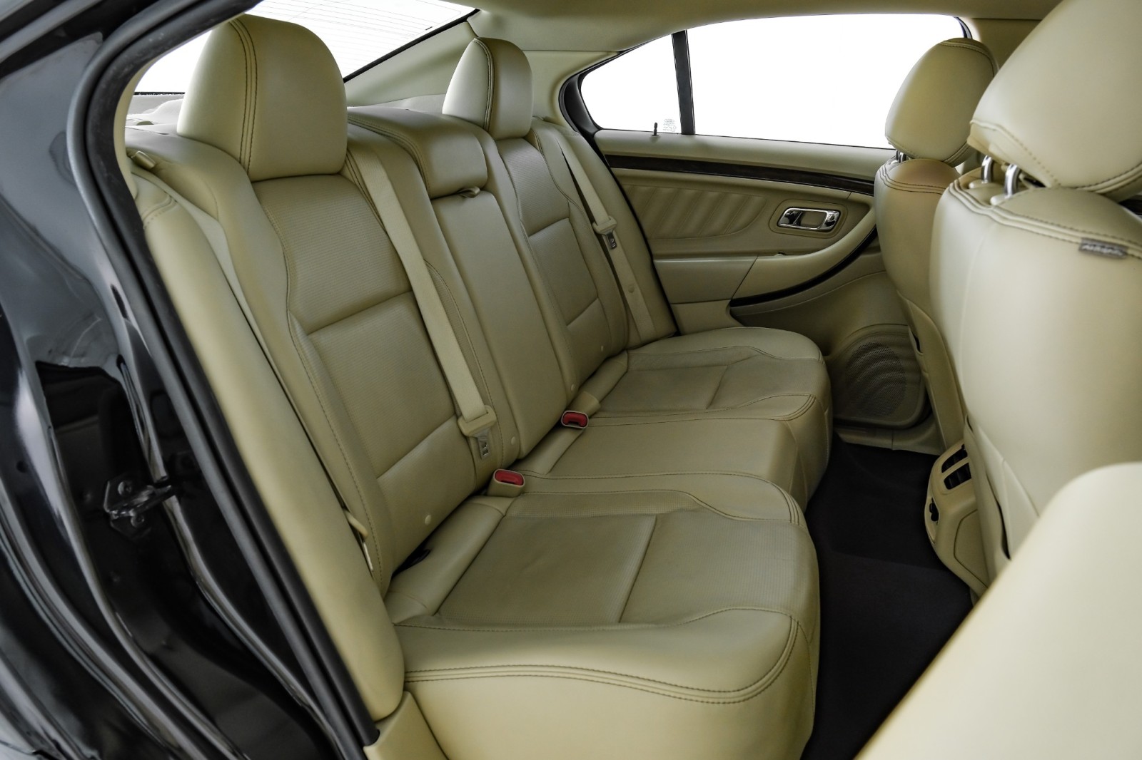 2019 Ford Taurus Limited Image 18 of 53