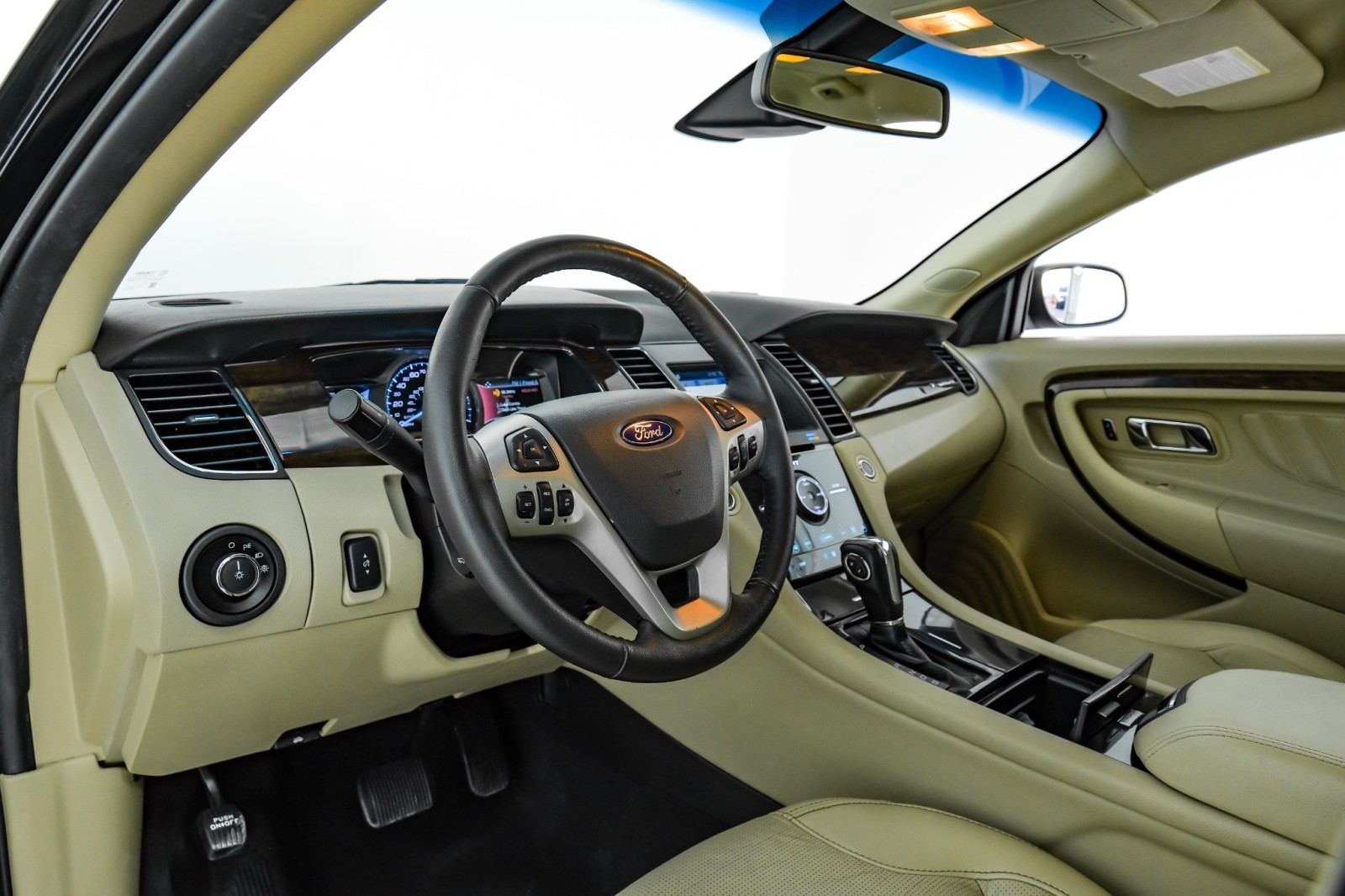 2019 Ford Taurus Limited Image 28 of 53