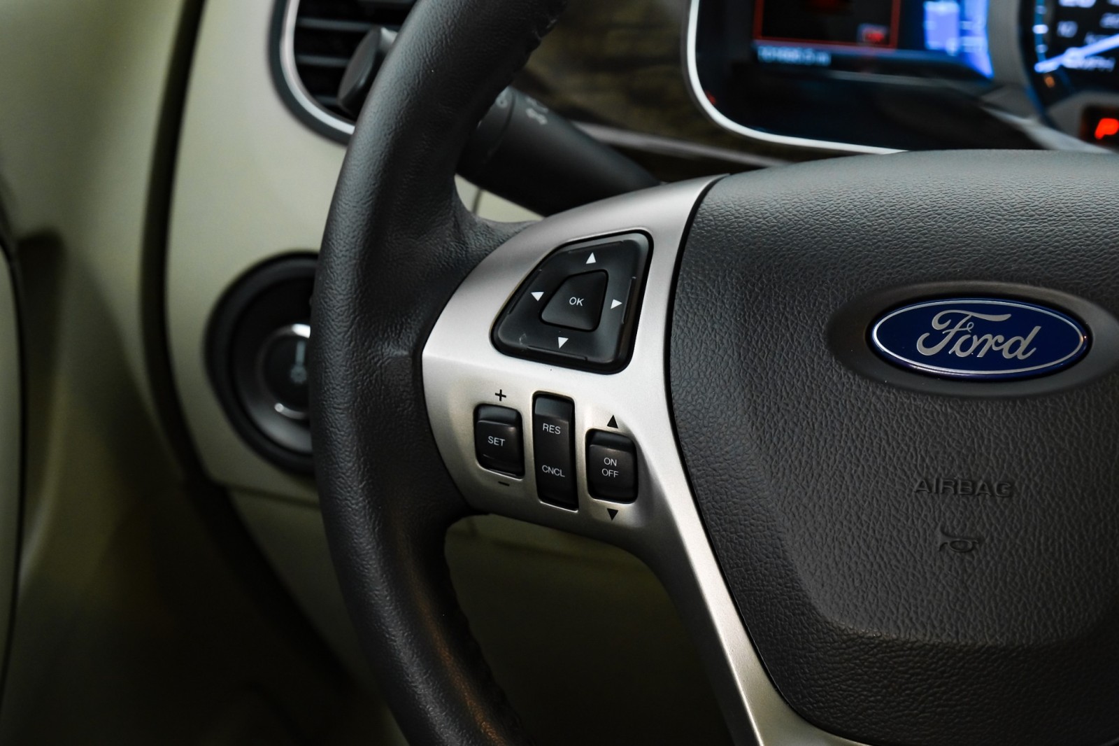 2019 Ford Taurus Limited Image 32 of 53