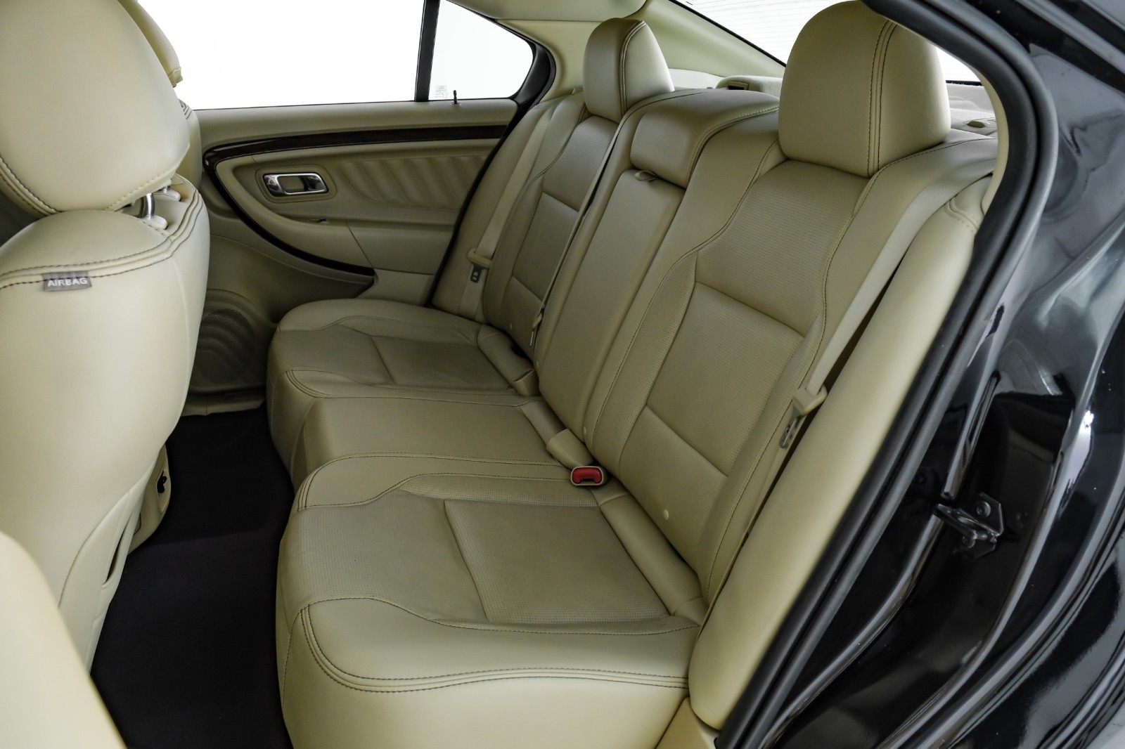 2019 Ford Taurus Limited Image 21 of 53