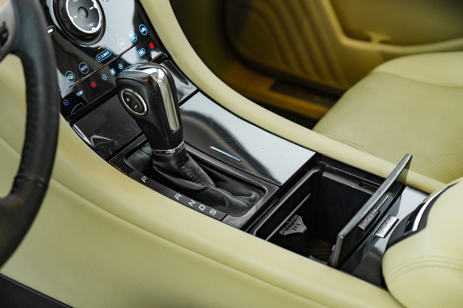 2019 Ford Taurus Limited Image 38 of 53