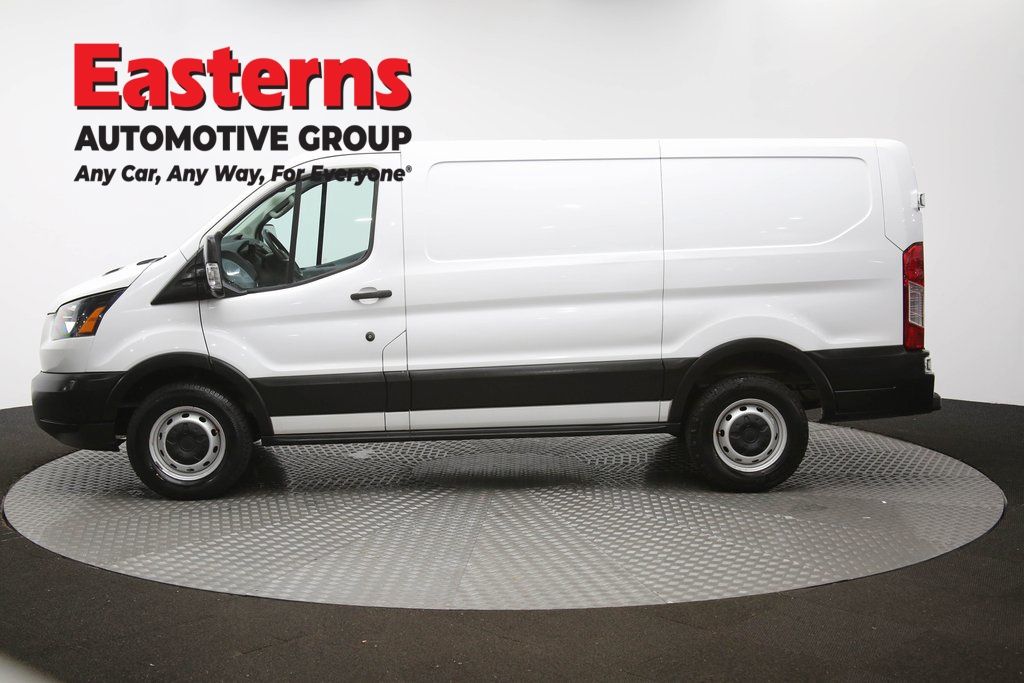 Vehicle image 33 of 63