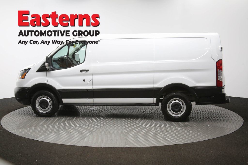 Vehicle image 32 of 63