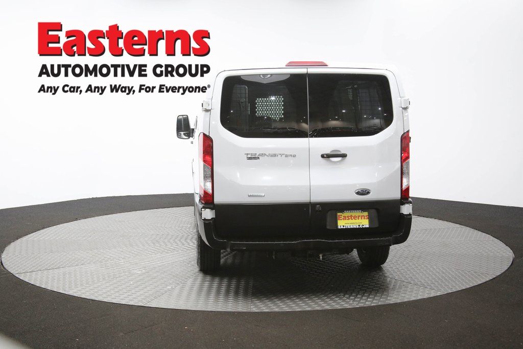 Vehicle image 61 of 63