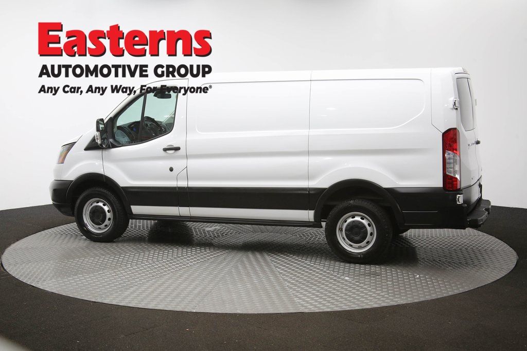 Vehicle image 31 of 63