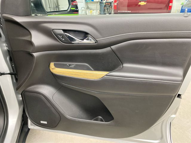 Vehicle image 26 of 30